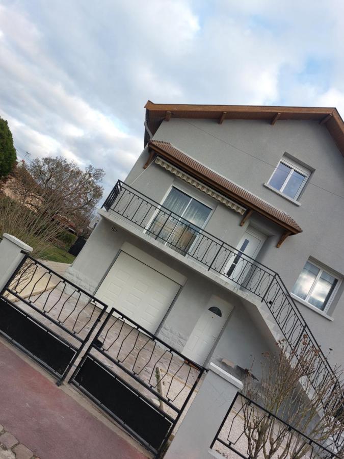 Famille House 201 Apartment ชาลง-ซูร์-ซอน ภายนอก รูปภาพ